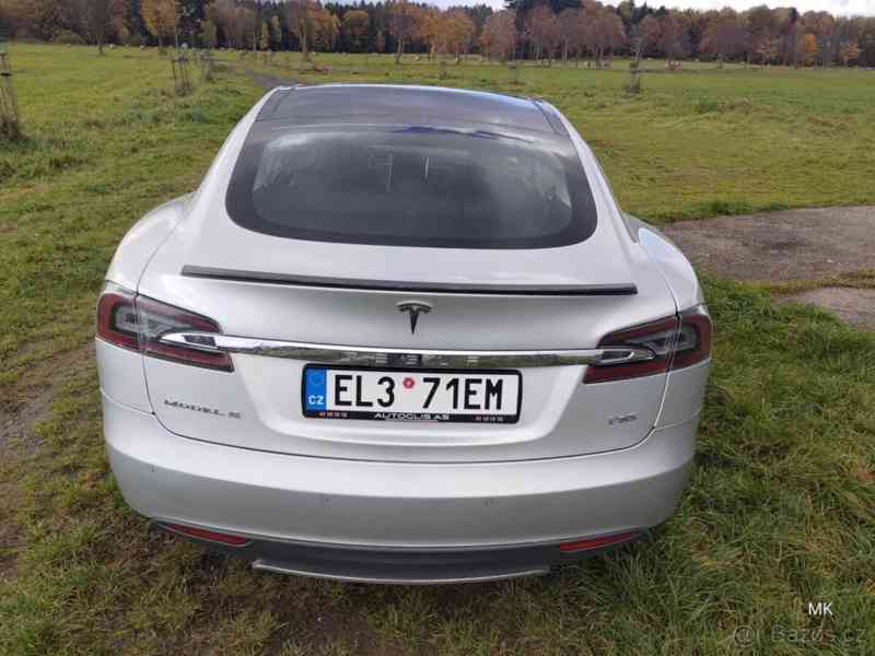 Tesla Model S P85 Signature (2013) - foto 12