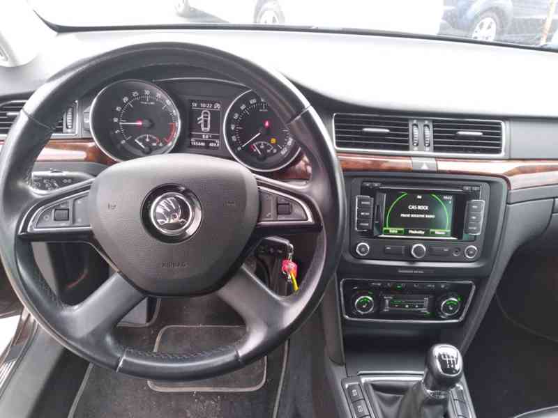 ŠKODA SUPERB COMBI 2.0 TDI ELEGANCE AC,NAVI,KŮŽE,SERVISKA - foto 18