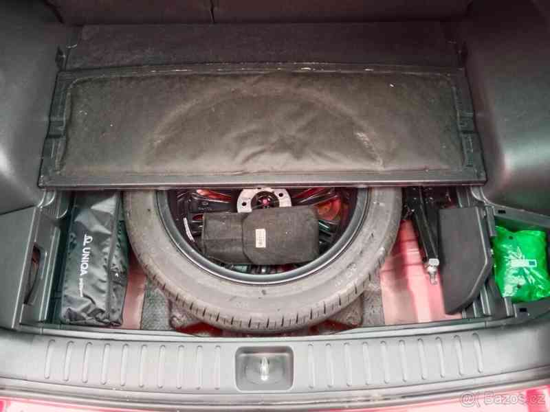 Hyundai Tucson 2,0   CRDi 100kW SUV 4x4GO lim. - foto 17