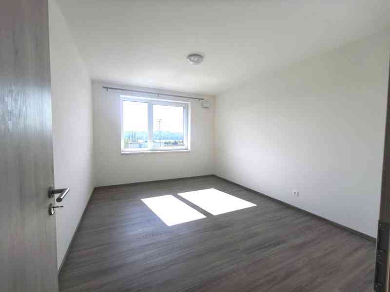 Jaroměř - pronájem bytu 2+kk s lodžií a parkovacím stáním - foto 3