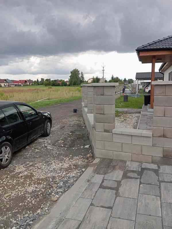 Montáž zamkove dlažby a stauba plotu  - foto 3