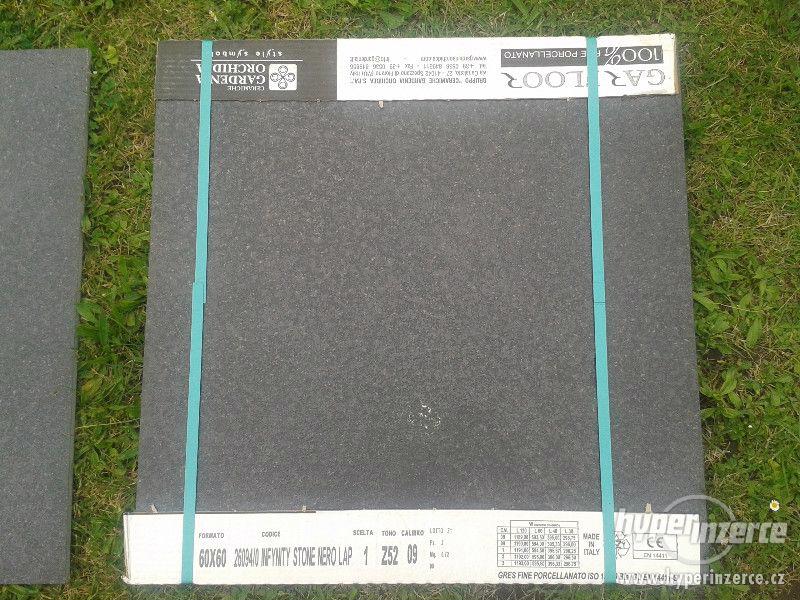 Venkovní velkoformátová dlažba 60x60x1,2 cm, tmavě šedé - foto 2