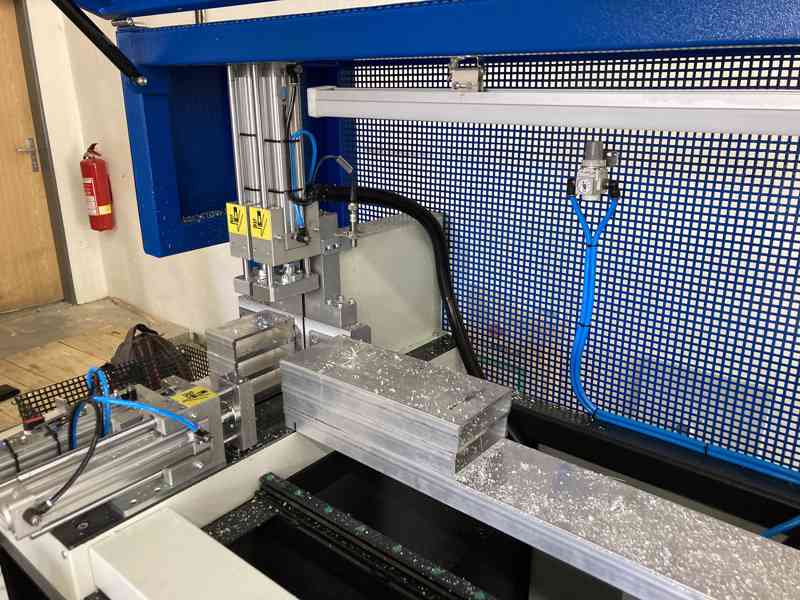 Automatická kotoučová pila na hliník a PVC SL500 - foto 4