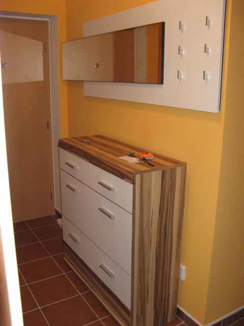 VĚŠÁKOVÁ DESKA SE ZRCADLEM  - foto 2
