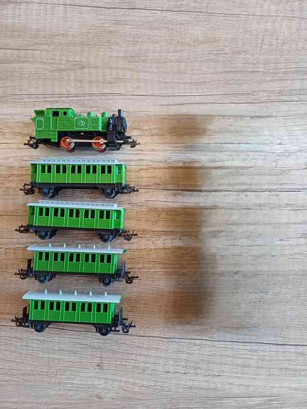 Mašinka s osob.vagony   TT - foto 2