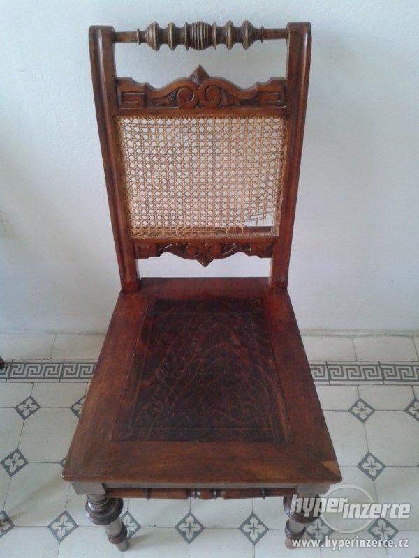 Starožitné dřevěné židle - foto 5