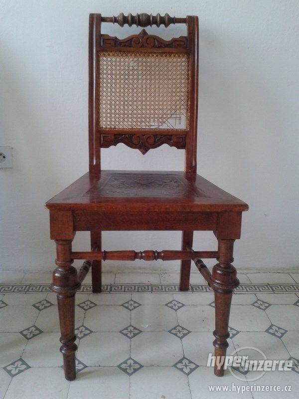 Starožitné dřevěné židle - foto 6