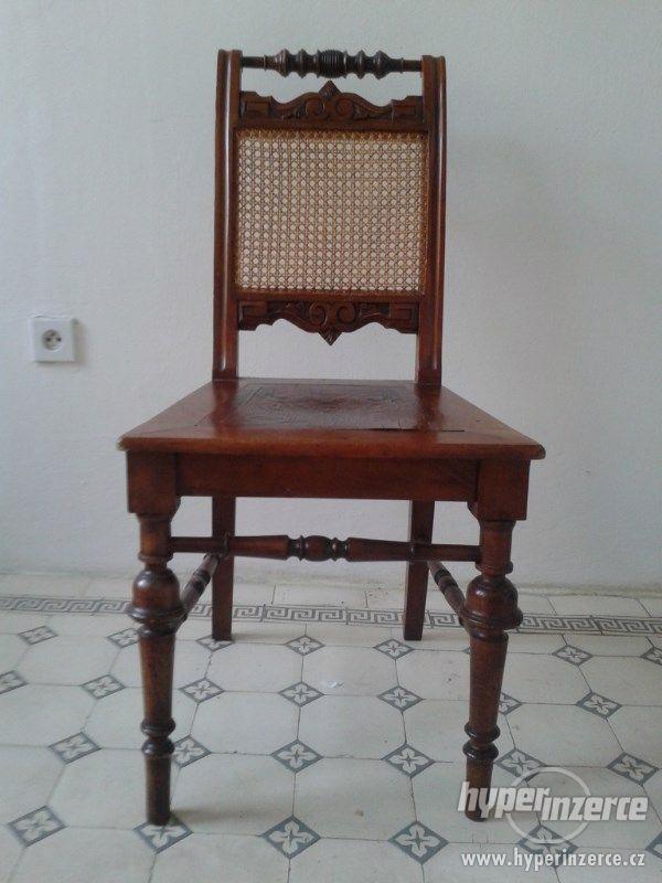 Starožitné dřevěné židle - foto 7