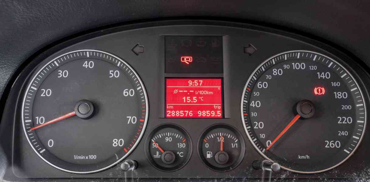 VW Touran 1.6 FSI 85 kW, 7 míst, STK 2028, velmi zachovalý - foto 5
