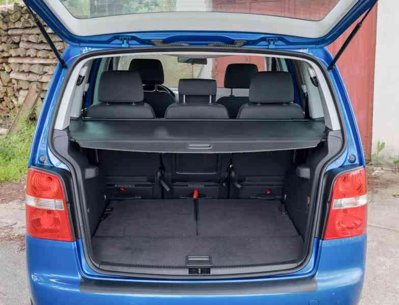 VW Touran 1.6 FSI 85 kW, 7 míst, STK 2028, velmi zachovalý - foto 3