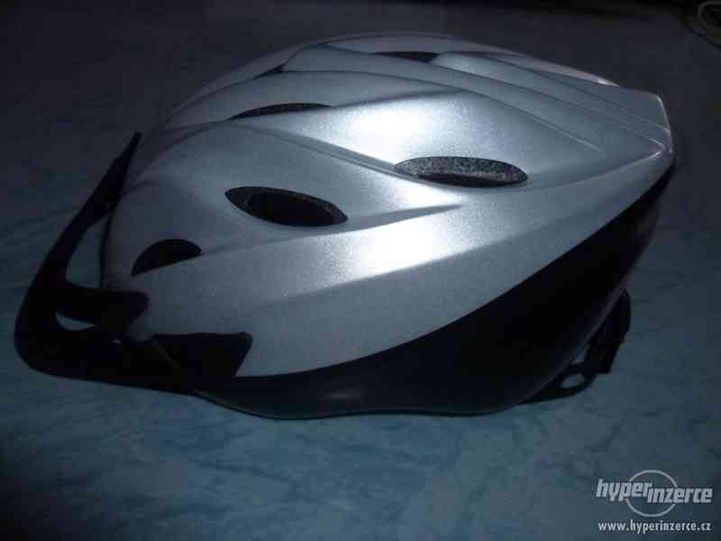 Dětská cyklistická helma - foto 1