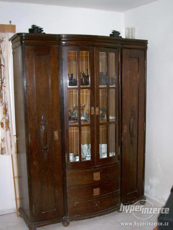 Prvorepublikový starožitný nábytek (pracovna). - foto 5