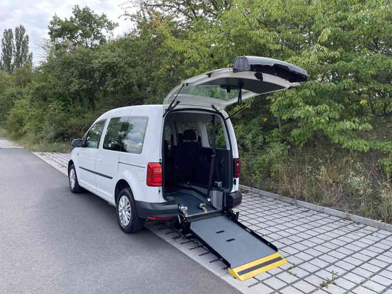 VW Caddy pro převoz vozíčkáře - foto 2