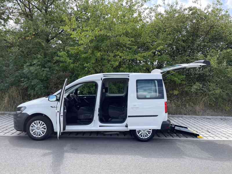 VW Caddy pro převoz vozíčkáře - foto 9