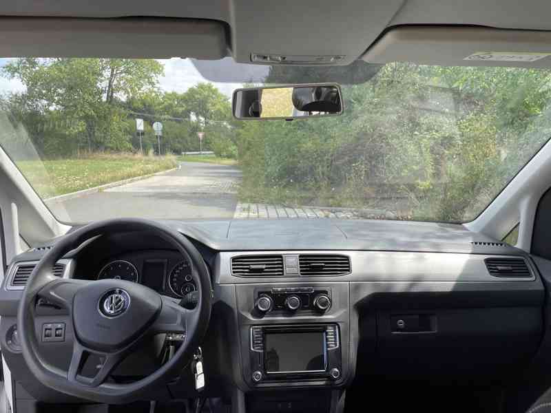 VW Caddy pro převoz vozíčkáře - foto 12