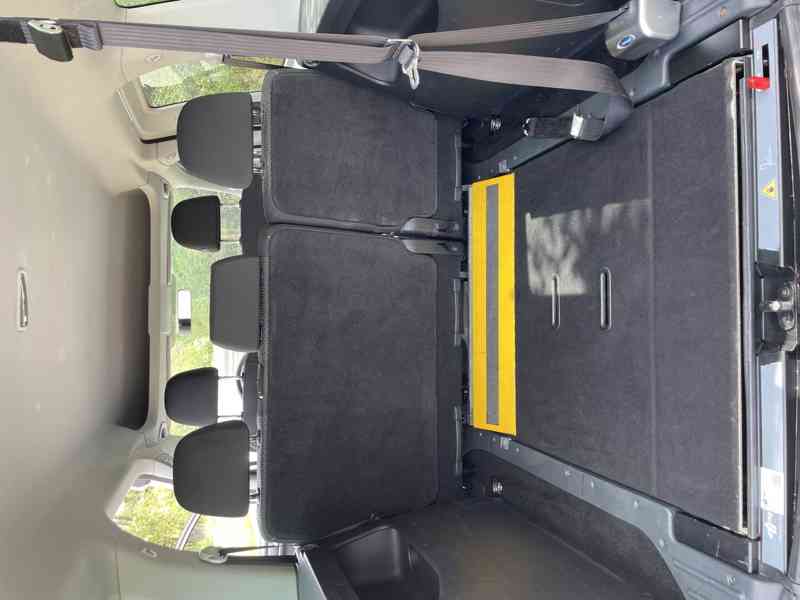 VW Caddy pro převoz vozíčkáře - foto 13