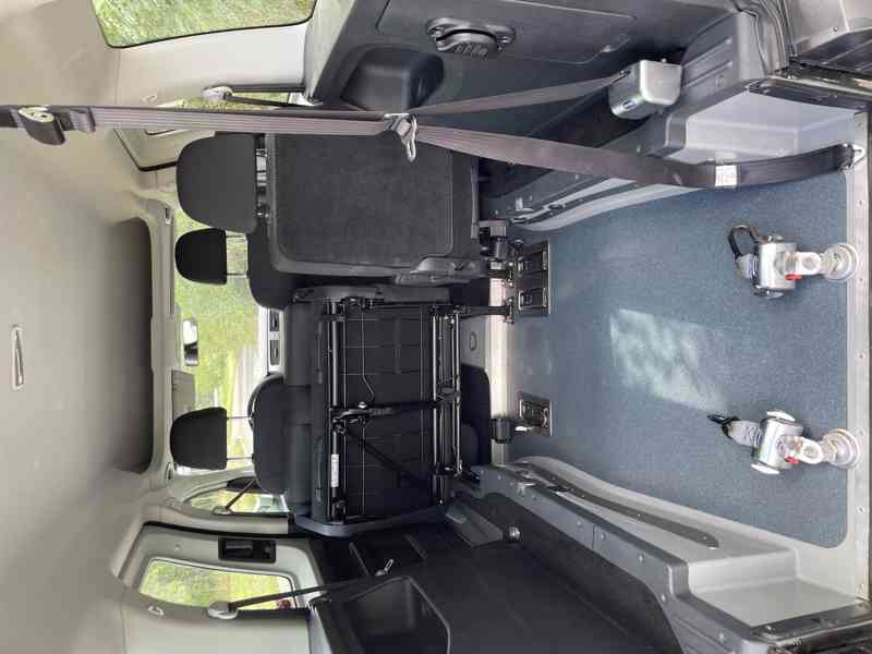 VW Caddy pro převoz vozíčkáře - foto 7