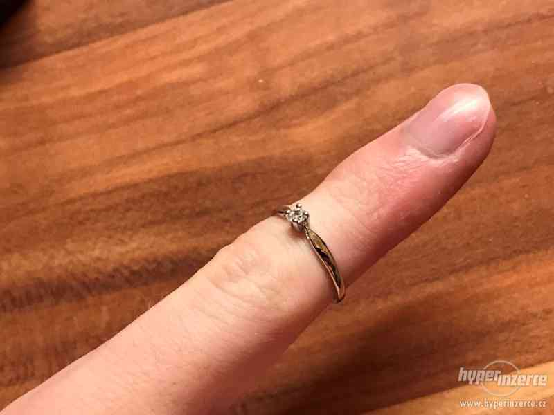 Zásnubní prsten z bílého zlata s diamantem - foto 4