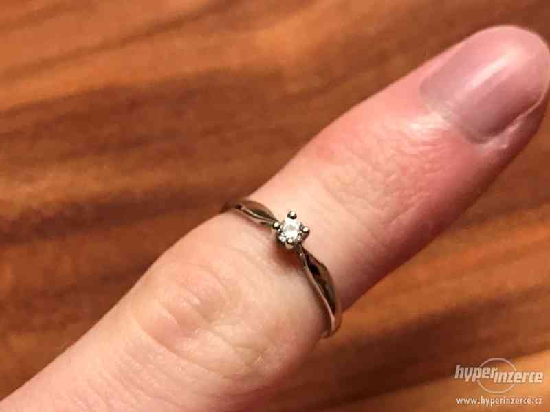 Zásnubní prsten z bílého zlata s diamantem - foto 5