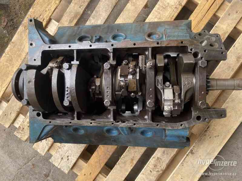 Motor 472 cu in (7.7L) OHV V8 - foto 6