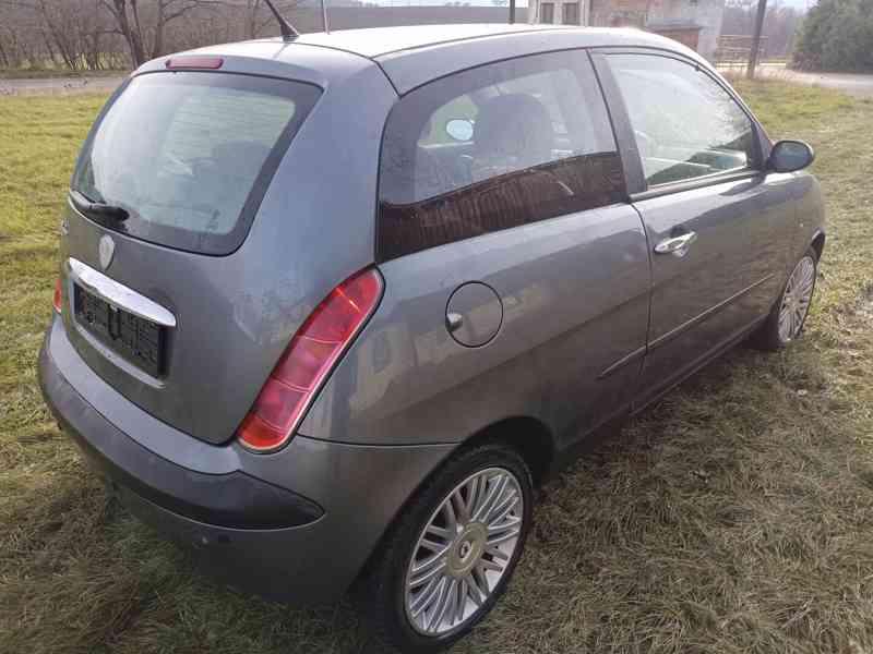 Lancia Ypsilon 1.4 70Kw RV.2005 - NOVÁ STK - foto 6