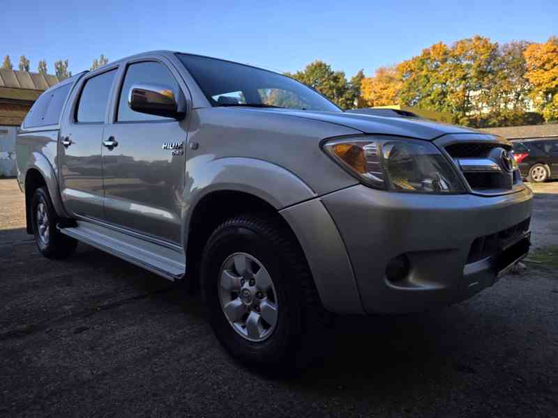 Toyota Hilux 2.5 D-4D 4x4 88kw - foto 9