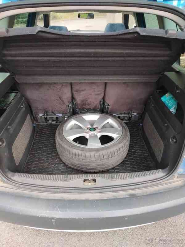 Škoda Roomster 1,6   Scout - foto 3