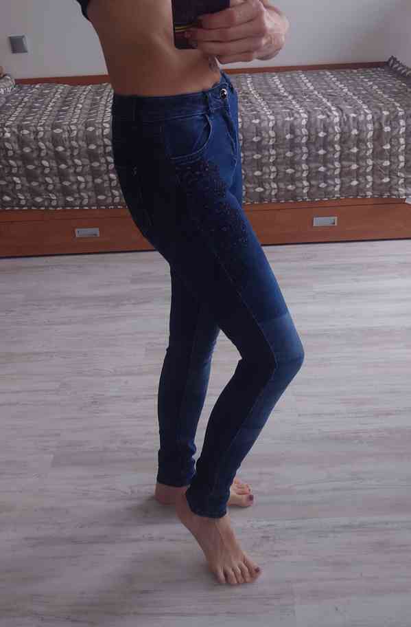 Desigual vyšívané Slim džíny  - foto 3