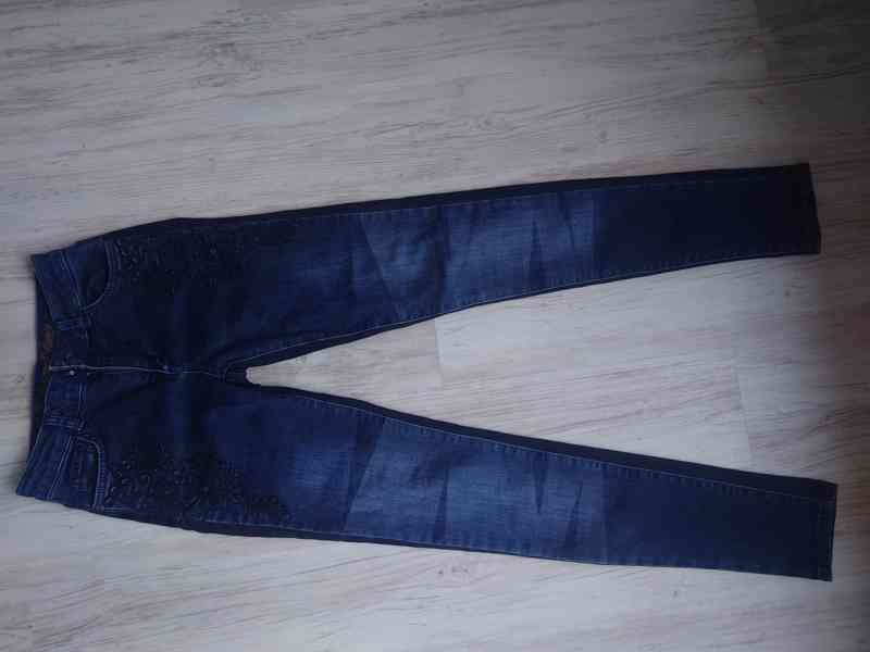 Desigual vyšívané Slim džíny  - foto 4