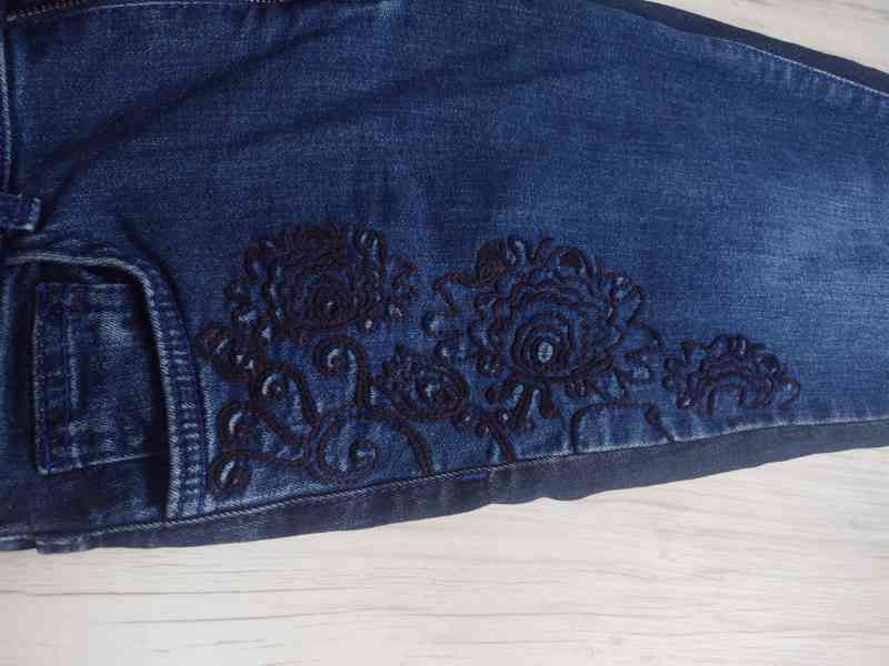 Desigual vyšívané Slim džíny  - foto 6