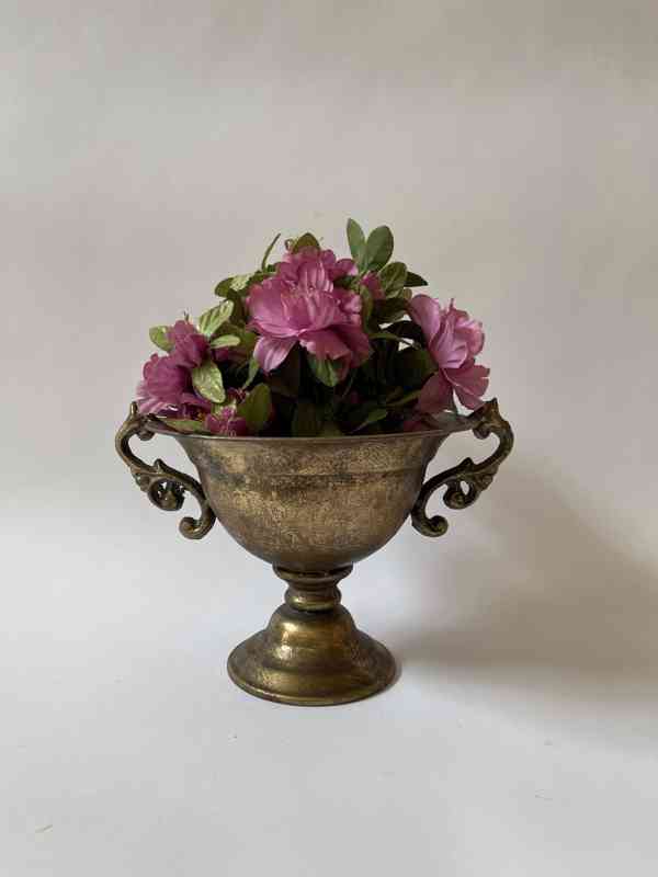 Kovová nádoba na květiny-zlatá antik