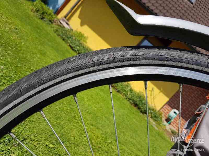 Trekové jízdní kolo Kellys Axis rám 21", kola 28" - foto 2