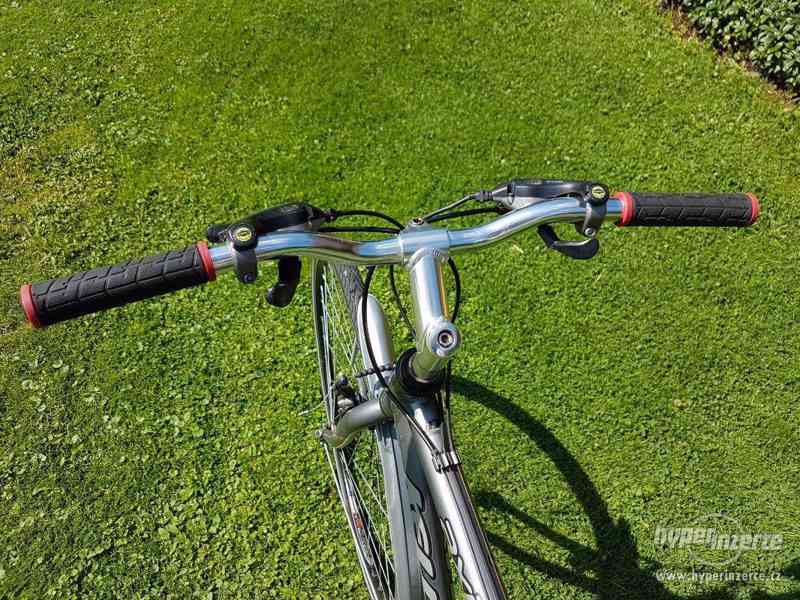 Trekové jízdní kolo Kellys Axis rám 21", kola 28" - foto 3