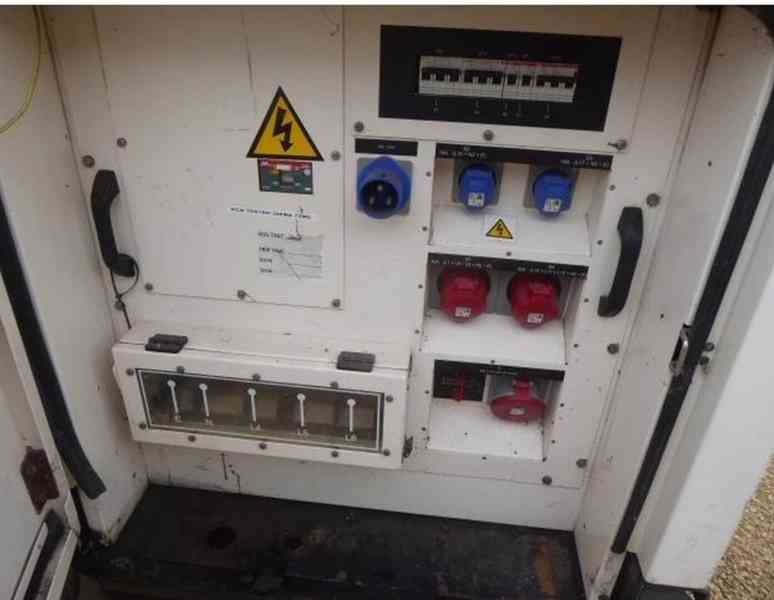 Dieselový generátor 100 KVA - 2005 FG WILSON PERKINS ENGINE - foto 10