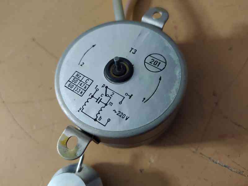 SMR 300 - 100 (220V) motor gramofonu Tesla - foto 3