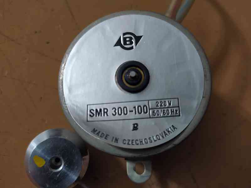 SMR 300 - 100 (220V) motor gramofonu Tesla - foto 2