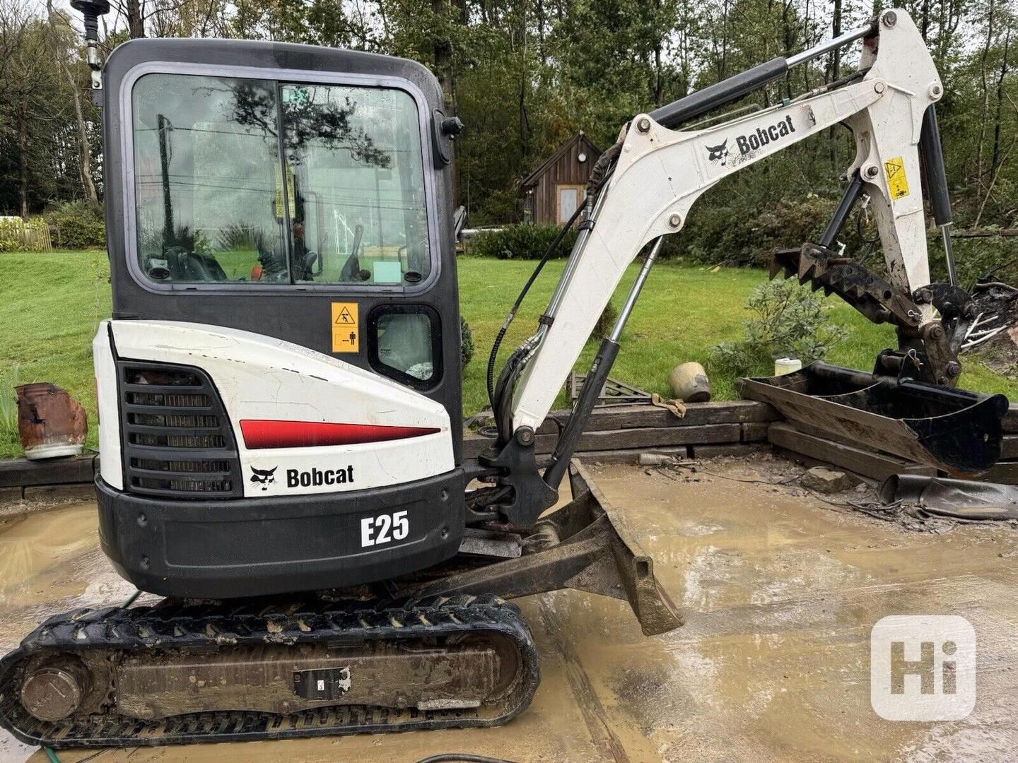  Minibagr Bobcat E-2525 + příslušenství - foto 1