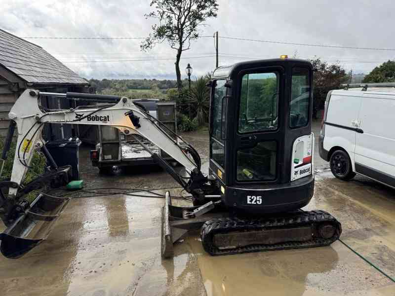  Minibagr Bobcat E-2525 + příslušenství - foto 3