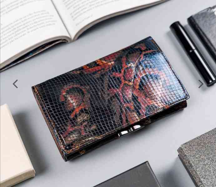 Střední dámská kožená peněženka Lorenti s hadím vzorem  - foto 4
