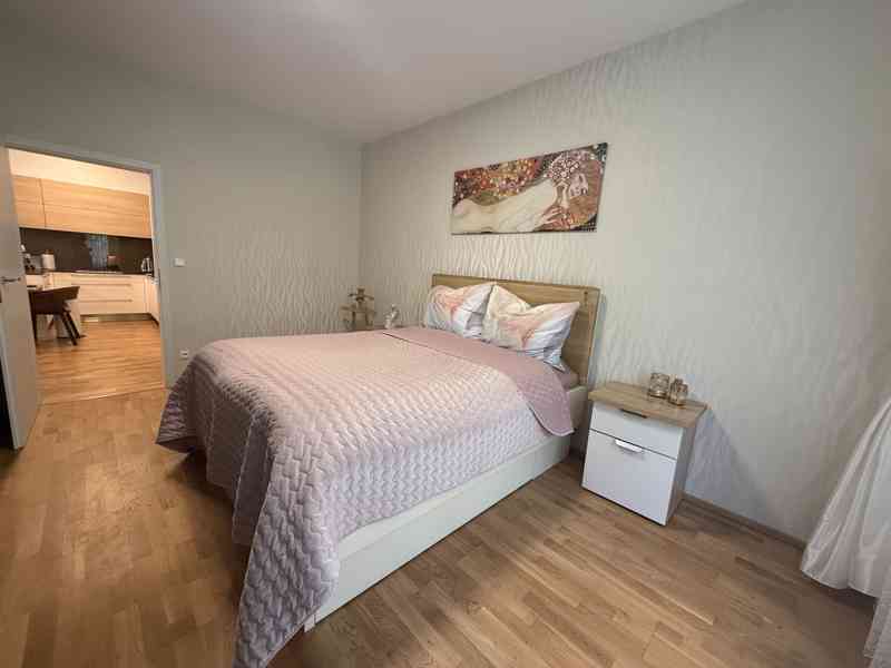 PRONÁJEM  VYBAVENÉHO POKOJE + PARKOVACÍ STÁNÍ V BRNĚ–BYSTRCI - foto 3