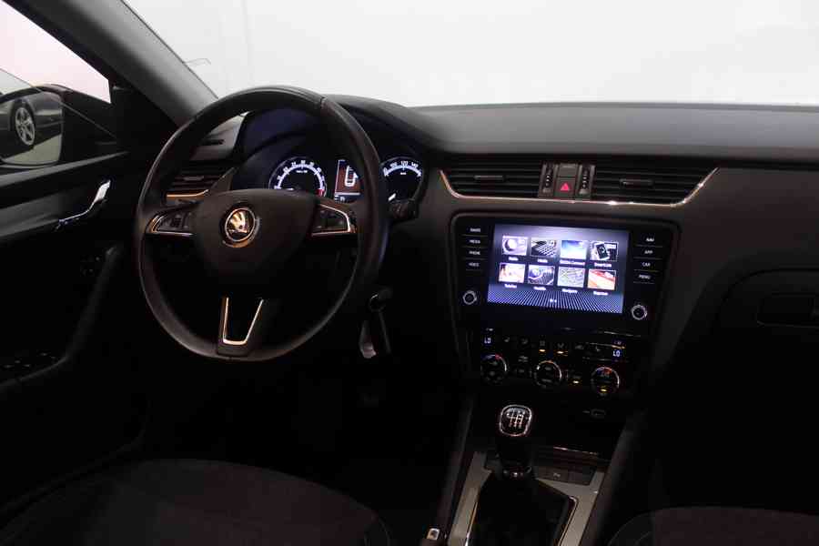 Škoda Octavia 2.0TDI STYLE+ LED Navi 90000KM - foto 22