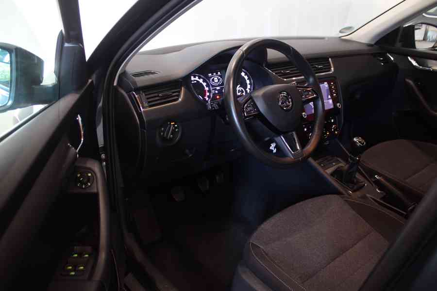 Škoda Octavia 2.0TDI STYLE+ LED Navi 90000KM - foto 11