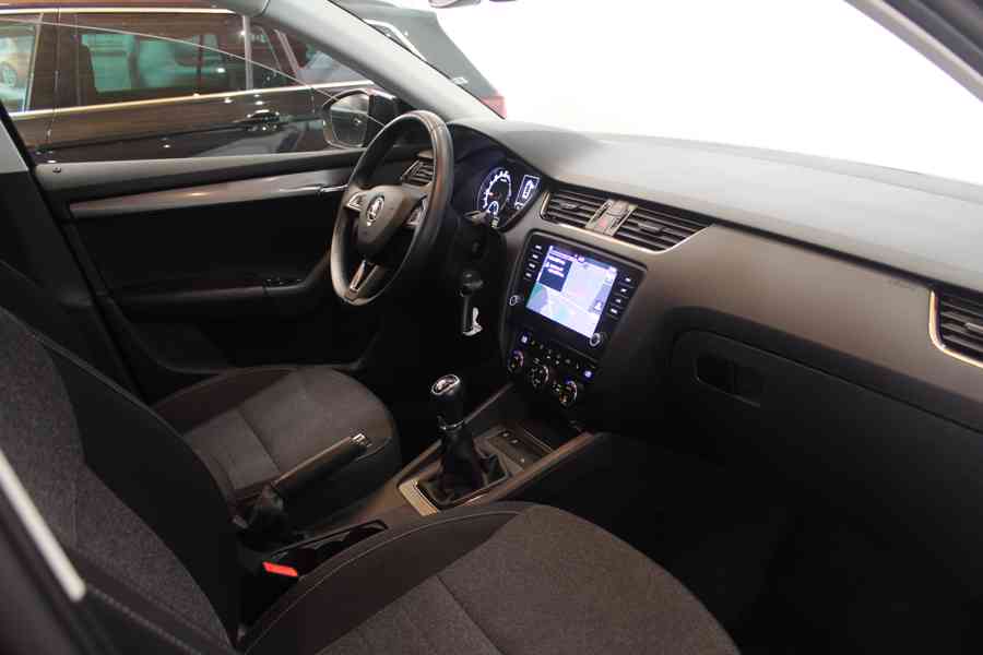 Škoda Octavia 2.0TDI STYLE+ LED Navi 90000KM - foto 15