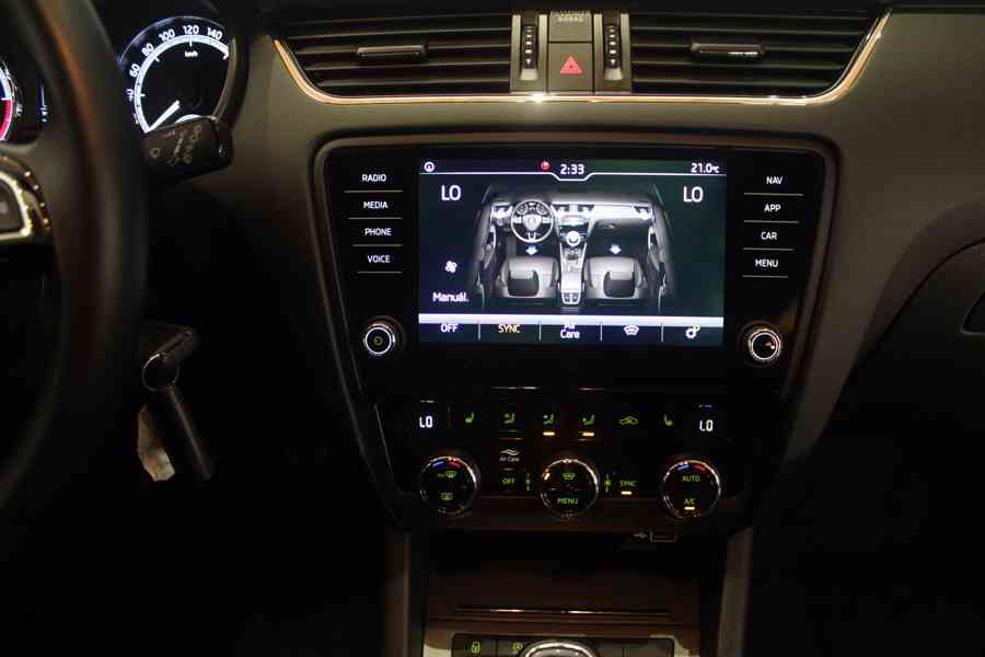 Škoda Octavia 2.0TDI STYLE+ LED Navi 90000KM - foto 21