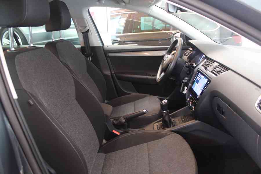 Škoda Octavia 2.0TDI STYLE+ LED Navi 90000KM - foto 16
