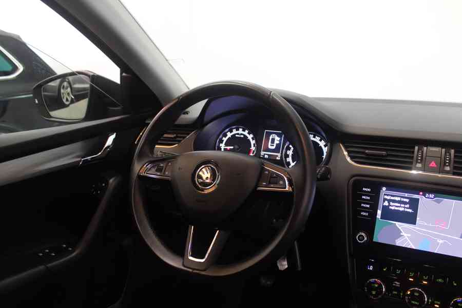 Škoda Octavia 2.0TDI STYLE+ LED Navi 90000KM - foto 19