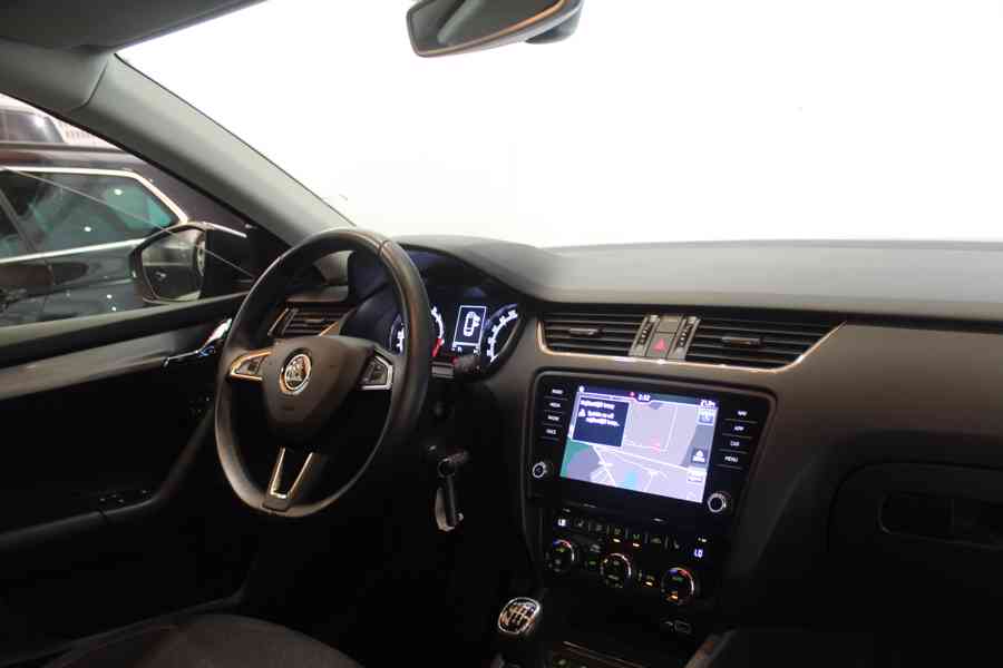Škoda Octavia 2.0TDI STYLE+ LED Navi 90000KM - foto 18