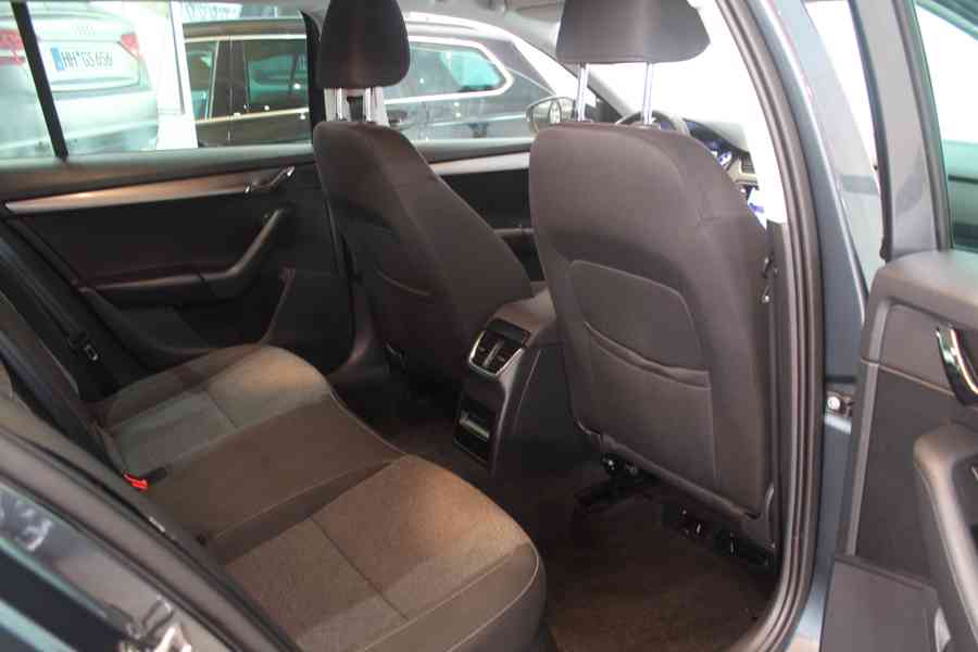 Škoda Octavia 2.0TDI STYLE+ LED Navi 90000KM - foto 17