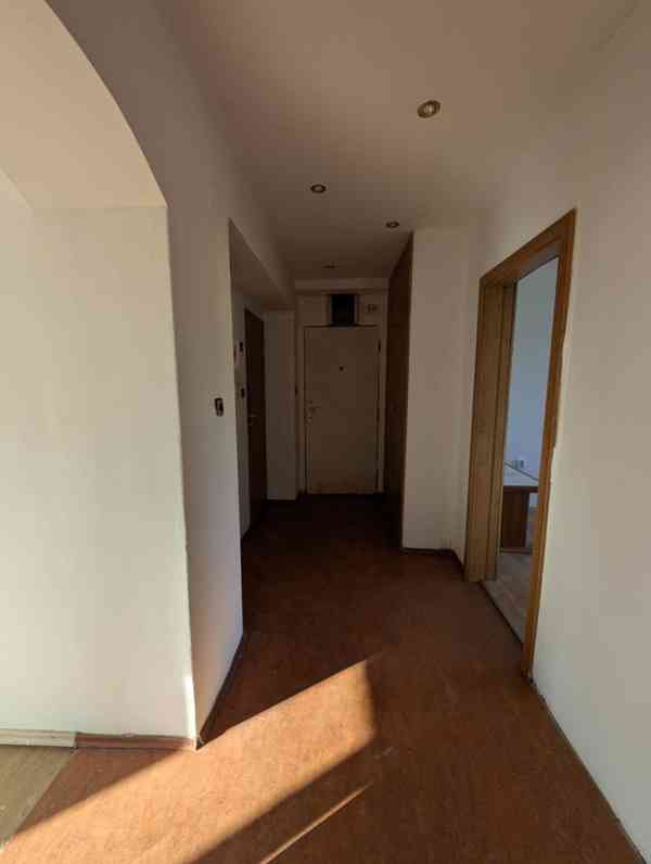 Prodej bytové jednotky 3+1 o velikosti 60 m² s garáží 34 m² - foto 3