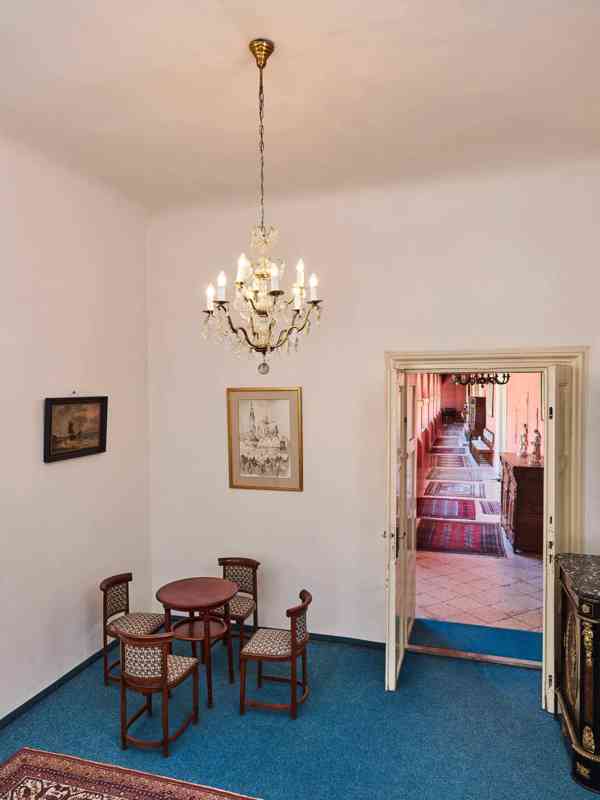 Dvoupatrový lustr s křišťálovými ověsy - foto 3